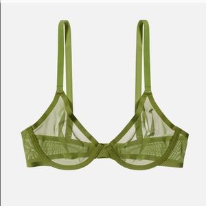 ISO CUUP plunge in grass or moss 32D or 34D